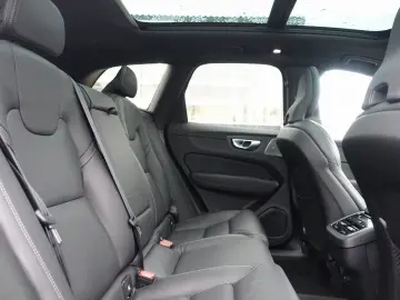 VOLVO XC60 Black Edition Ultra B5 AWD B&W Pano AHK HUD