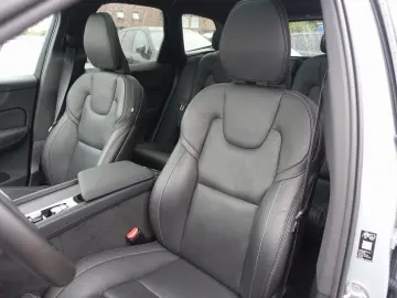 VOLVO XC60 Black Edition Ultra B5 AWD B&W Pano AHK HUD