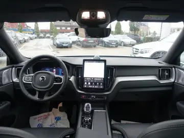 VOLVO XC60 Black Edition Ultra B5 AWD B&W Pano AHK HUD
