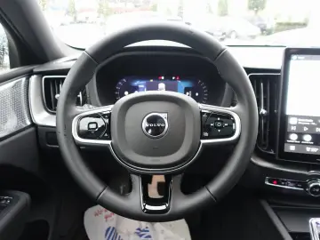 VOLVO XC60 Black Edition Ultra B5 AWD B&W Pano AHK HUD