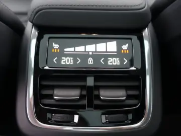 VOLVO XC60 Black Edition Ultra B5 AWD B&W Pano AHK HUD