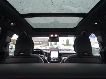 VOLVO XC60 Black Edition Ultra B5 AWD B&W Pano AHK HUD