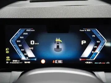 BMW X3 M50 xDrive HARMAN STANDHZ PANO 21
