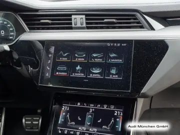 AUDI Q8 Sportback e-tron 55 qu. S line Pano Matrix Hu