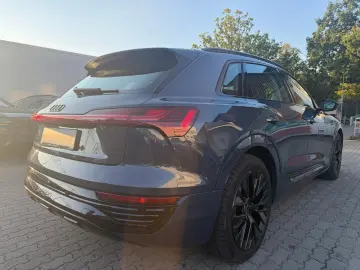 AUDI Q8 e-tron 55 ACC AHK HuD PANO DIGI-MATRIX 360