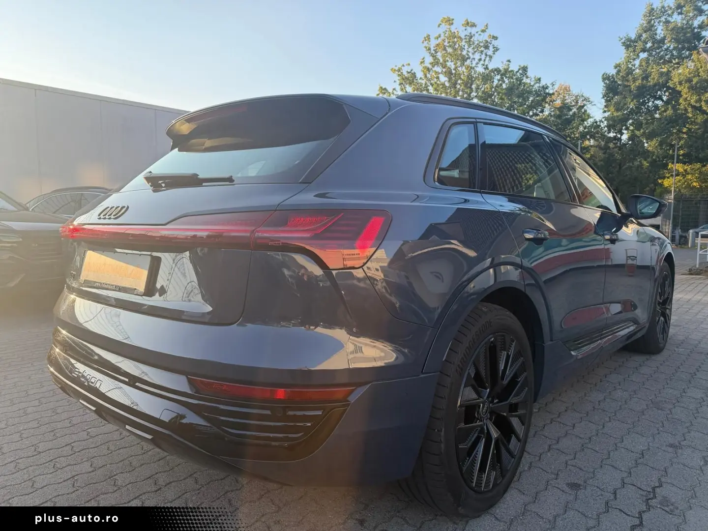 AUDI Q8 e-tron 55 ACC AHK HuD PANO DIGI-MATRIX 360