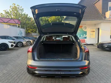 AUDI Q8 e-tron 55 ACC AHK HuD PANO DIGI-MATRIX 360