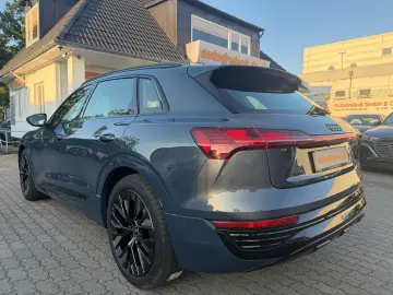 AUDI Q8 e-tron 55 ACC AHK HuD PANO DIGI-MATRIX 360