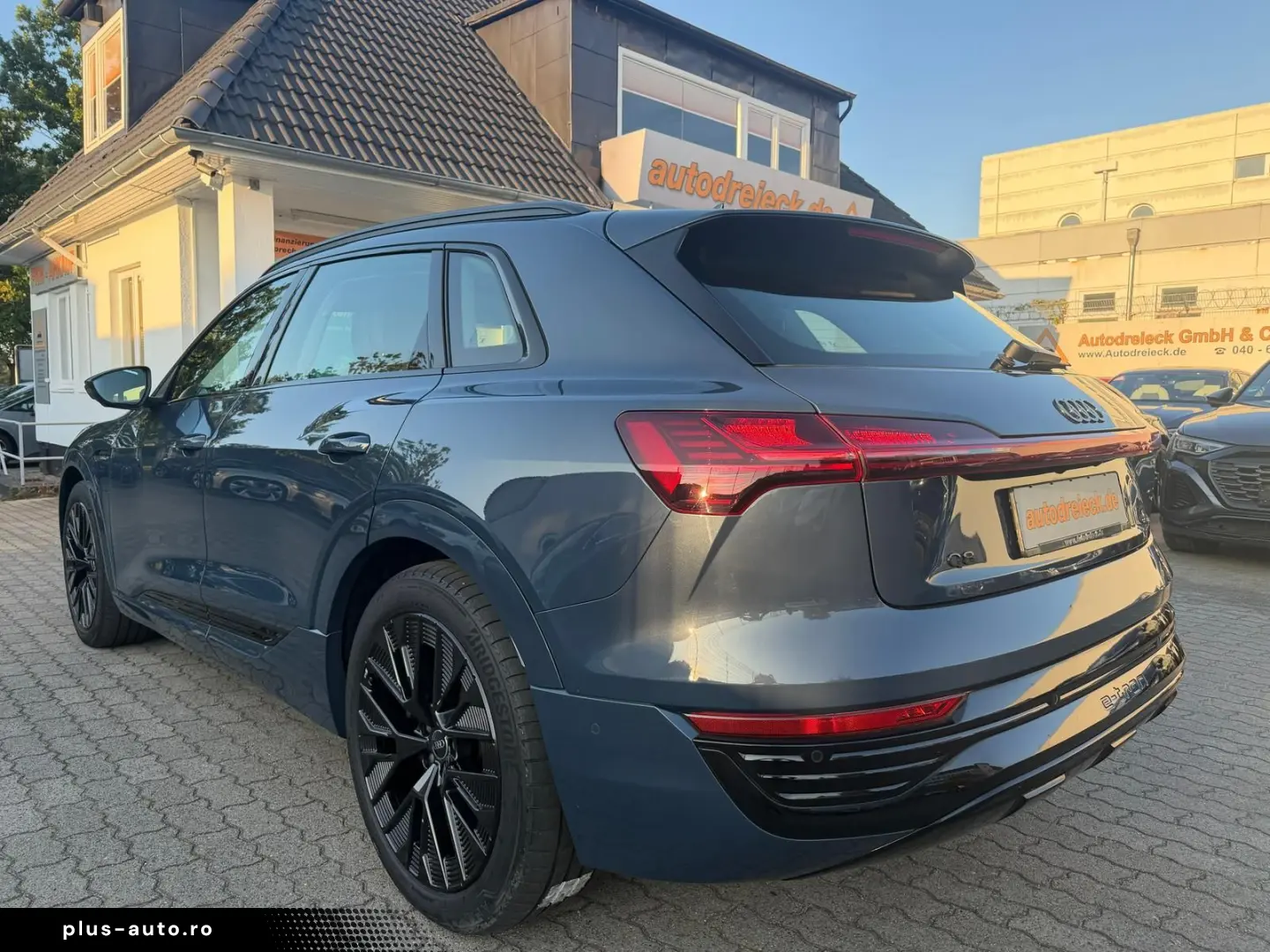 AUDI Q8 e-tron 55 ACC AHK HuD PANO DIGI-MATRIX 360