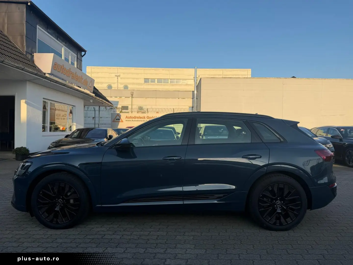AUDI Q8 e-tron 55 ACC AHK HuD PANO DIGI-MATRIX 360