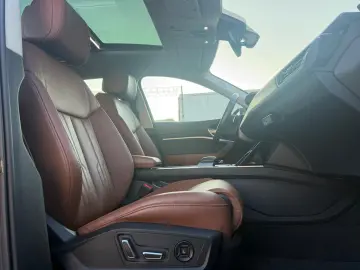 AUDI Q8 e-tron 55 ACC AHK HuD PANO DIGI-MATRIX 360