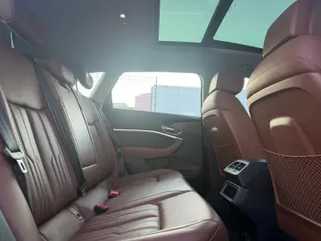 AUDI Q8 e-tron 55 ACC AHK HuD PANO DIGI-MATRIX 360