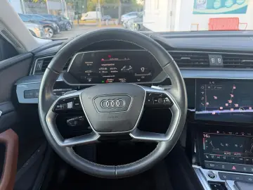 AUDI Q8 e-tron 55 ACC AHK HuD PANO DIGI-MATRIX 360