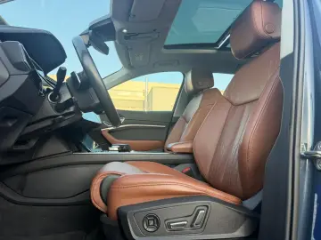 AUDI Q8 e-tron 55 ACC AHK HuD PANO DIGI-MATRIX 360