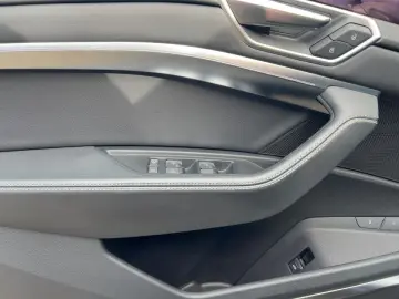 AUDI Q8 e-tron 55 quattro S line B&O Navi LM22 Matrix