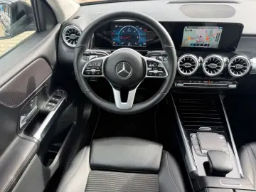 MERCEDES-BENZ GLB 200d Progressive LED PANO TLEDER NAV RCAM