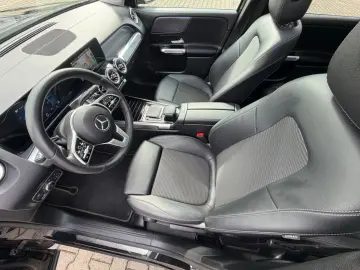 MERCEDES-BENZ GLB 200d Progressive LED PANO TLEDER NAV RCAM