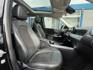 MERCEDES-BENZ GLB 200d Progressive LED PANO TLEDER NAV RCAM
