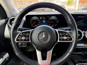 MERCEDES-BENZ GLB 200d MBUX Navi Rcam Distr 7.Sitz 8…
