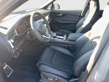 Audi SQ7 TFSI quattro Competition Plus 7SITZ STANDHEI