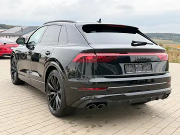 Audi SQ8 TFSI  AHK STANDHEIZUNG B&O SOFT CLOSE PANO