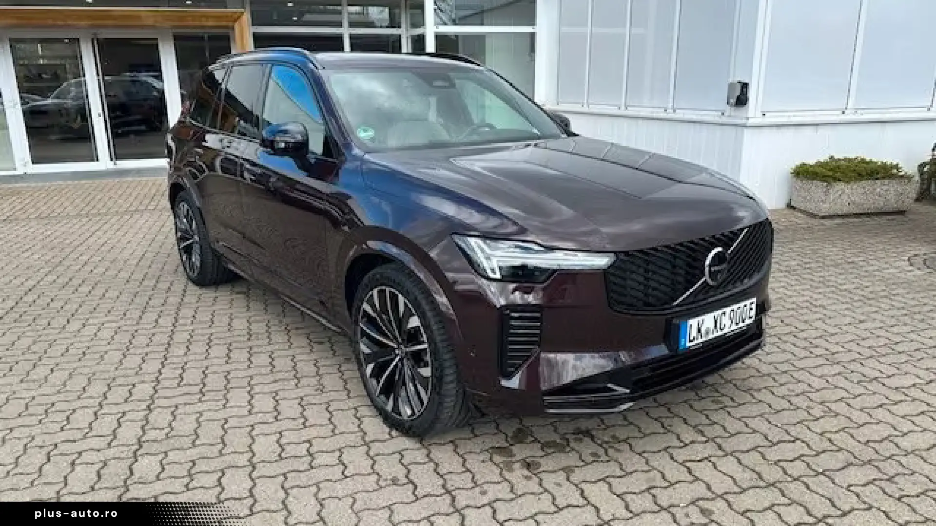 Volvo XC90 T8 Plus Dark Recharge Plug-In Hybrid AWD
