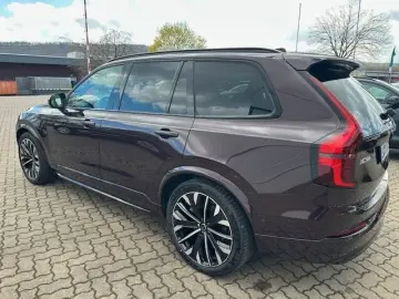 Volvo XC90 T8 Plus Dark Recharge Plug-In Hybrid AWD