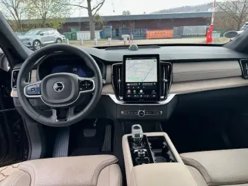Volvo XC90 T8 Plus Dark Recharge Plug-In Hybrid AWD