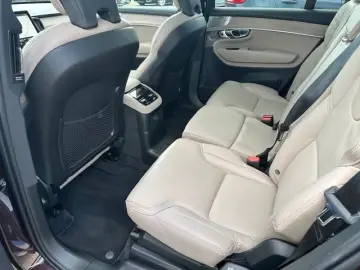 Volvo XC90 T8 Plus Dark Recharge Plug-In Hybrid AWD
