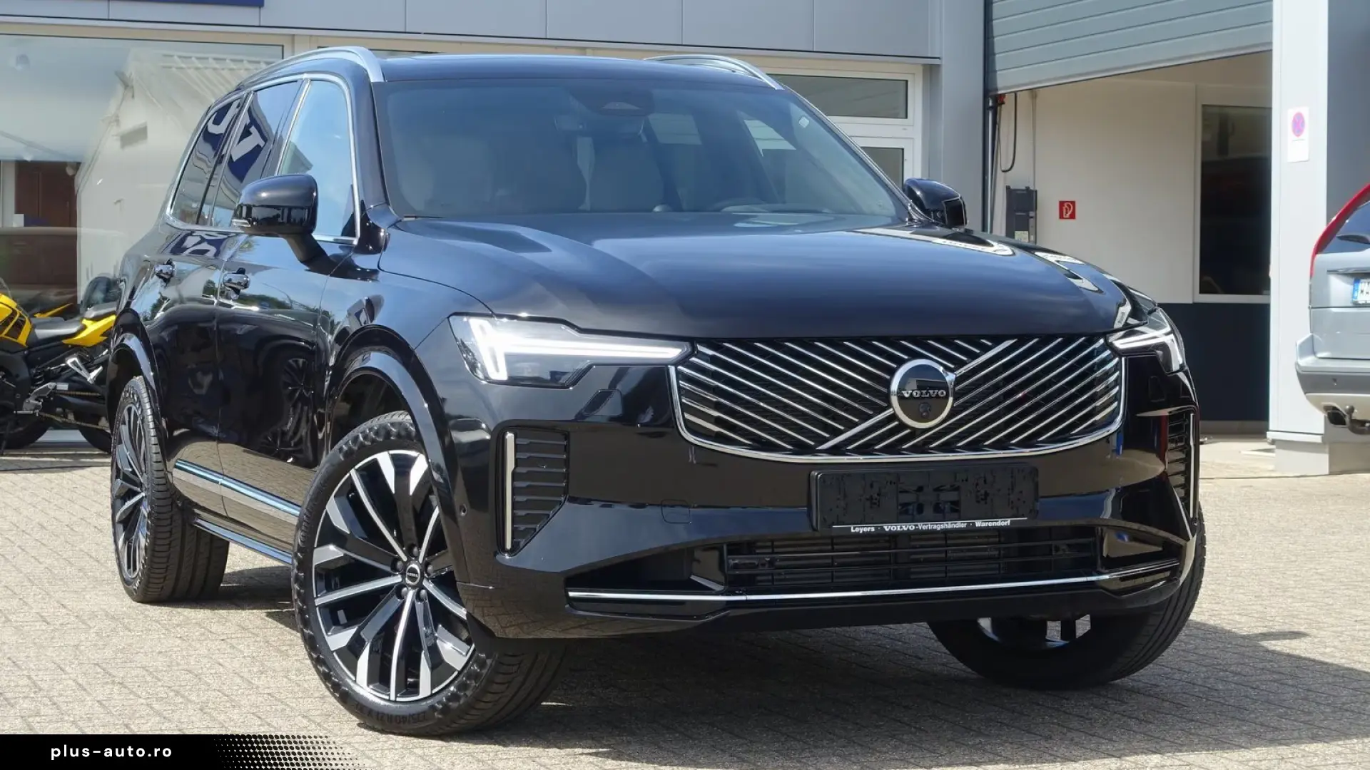 Volvo XC90 Plus Bright T8 AWD Plug-in Pano B&W HuD AHK