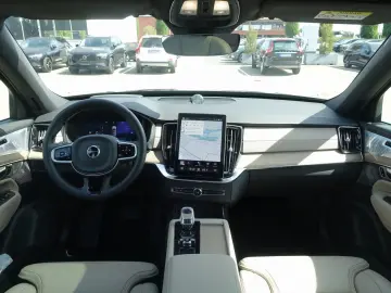 Volvo XC90 Plus Bright T8 AWD Plug-in Pano B&W HuD AHK