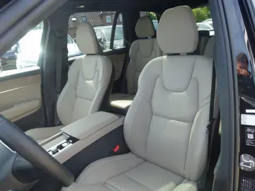 Volvo XC90 Plus Bright T8 AWD Plug-in Pano B&W HuD AHK