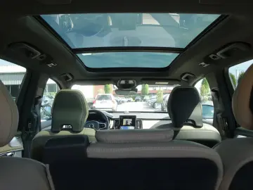 Volvo XC90 Plus Bright T8 AWD Plug-in Pano B&W HuD AHK