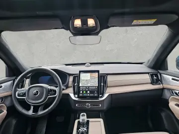 Volvo XC90 T8 AWD Ultra Bright 7-Sitzer AHK ACC HUD
