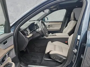 Volvo XC90 T8 AWD Ultra Bright 7-Sitzer AHK ACC HUD