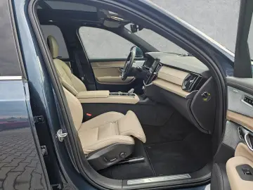 Volvo XC90 T8 AWD Ultra Bright 7-Sitzer AHK ACC HUD