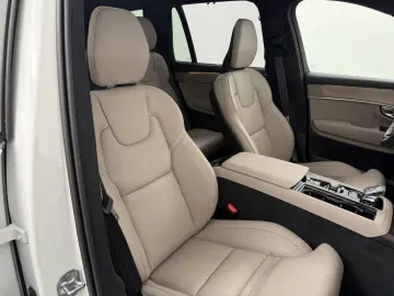 Volvo XC90 T8 Ultra Dark Recharge Plug-In Hybrid AWD