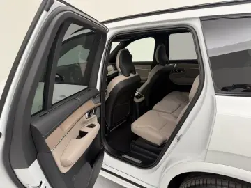 Volvo XC90 T8 Ultra Dark Recharge Plug-In Hybrid AWD
