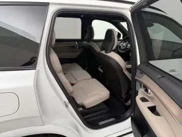 Volvo XC90 T8 Ultra Dark Recharge Plug-In Hybrid AWD