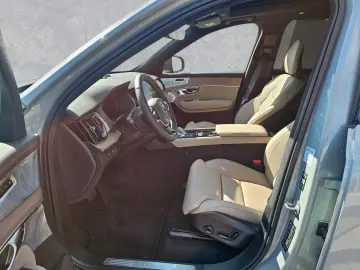 Volvo XC90 T8 AWD Ultra Dark 7-Sitzer ACC BLIS HUD SD