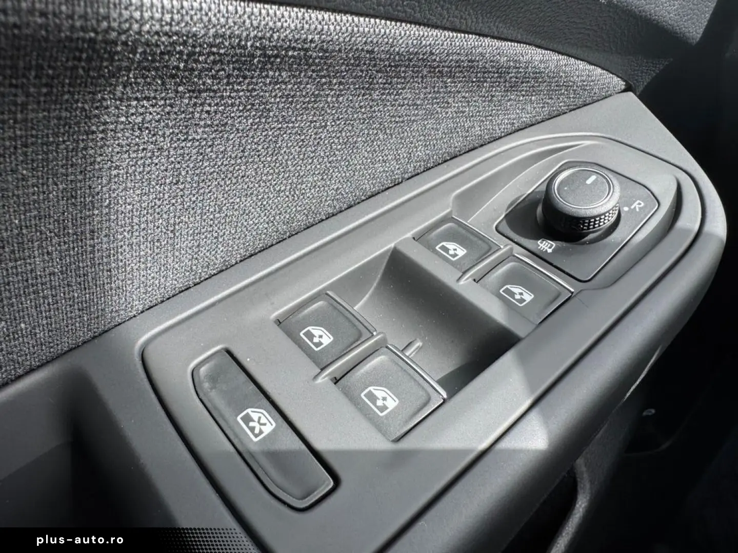 VOLKSWAGEN Golf 2023 — imagine 7