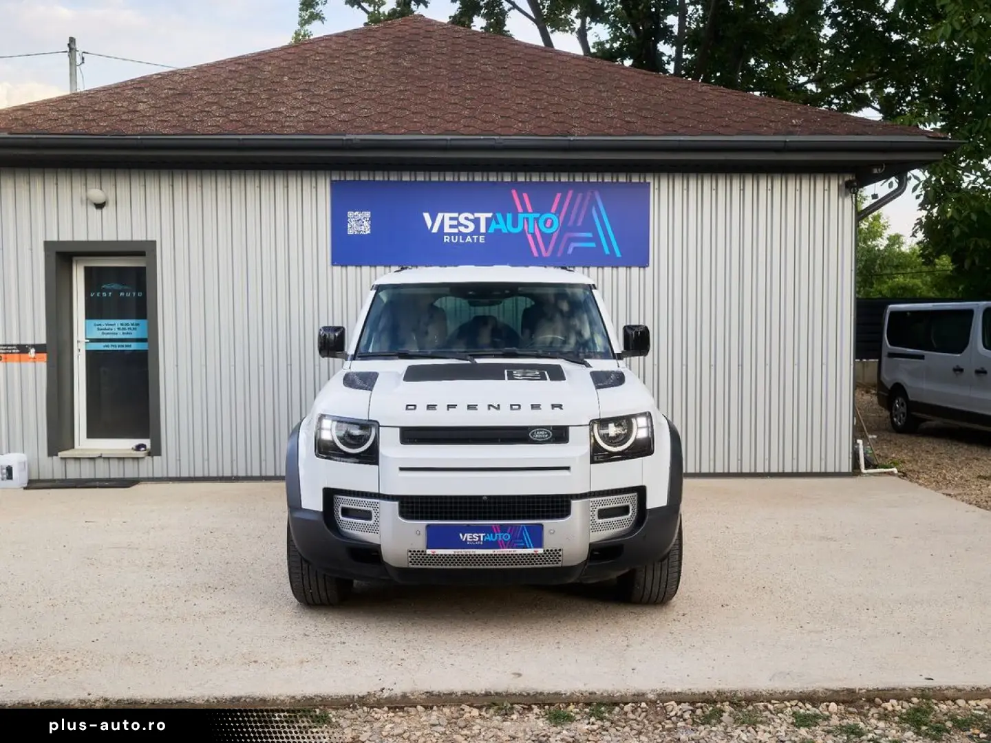 Land-Rover Defender