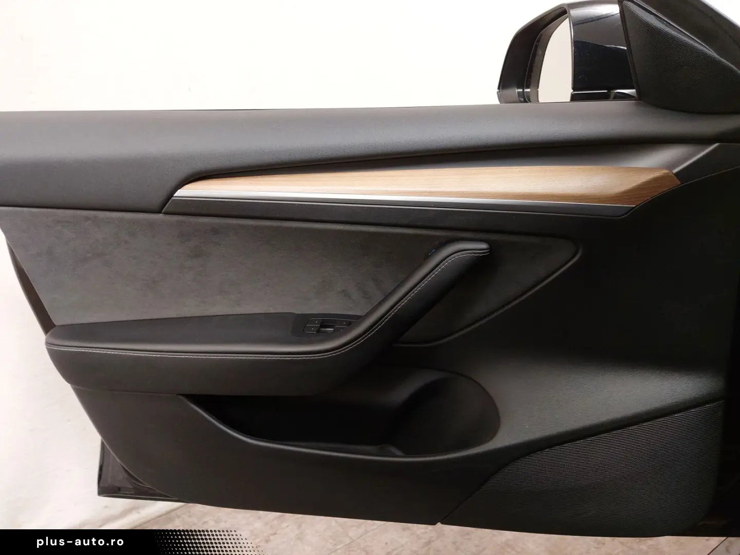 TESLA Model 3 2023 — imagine 4