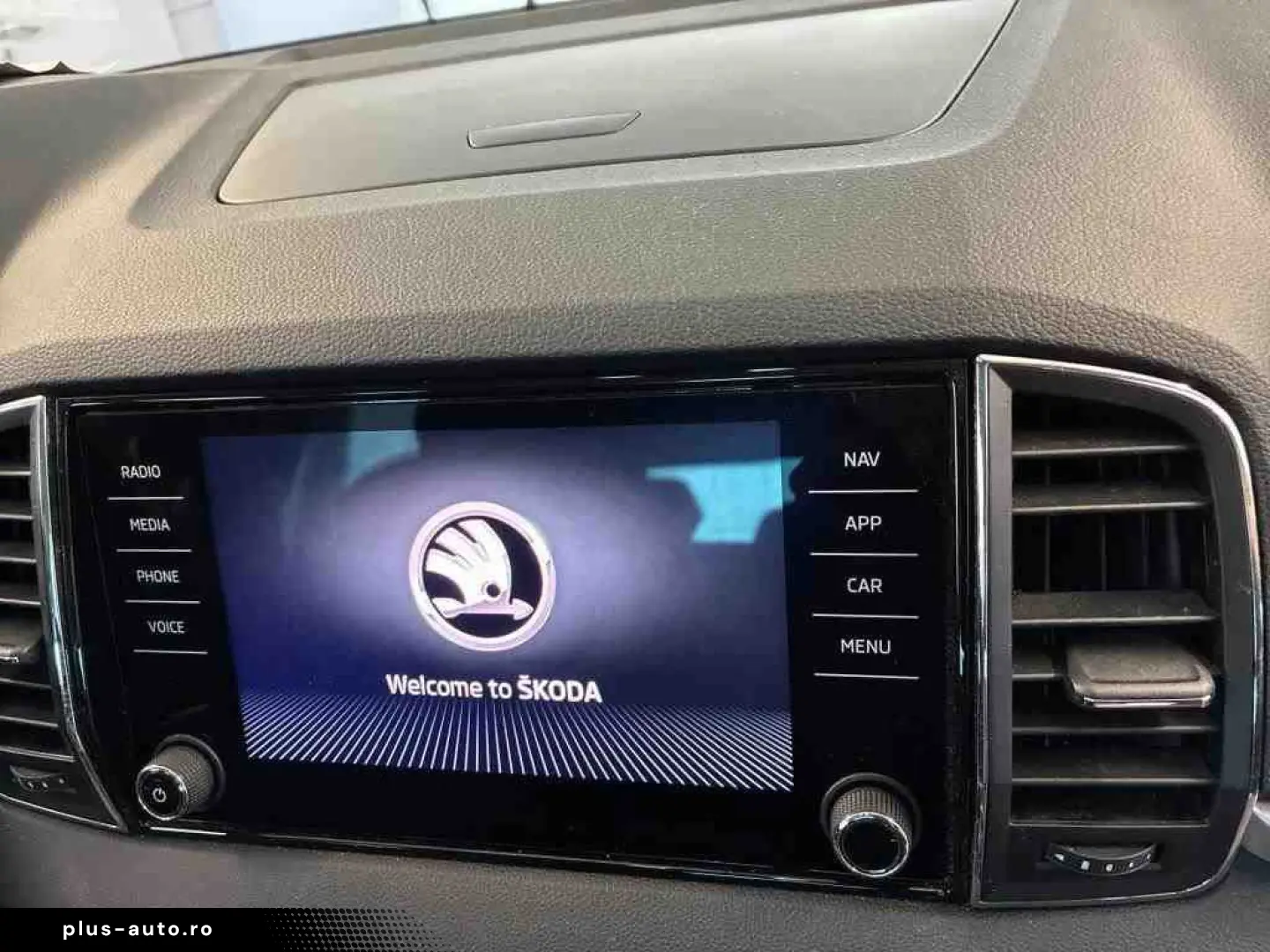 SKODA Karoq 2.0 TDI 4X4 Clever NAVI LED ACC