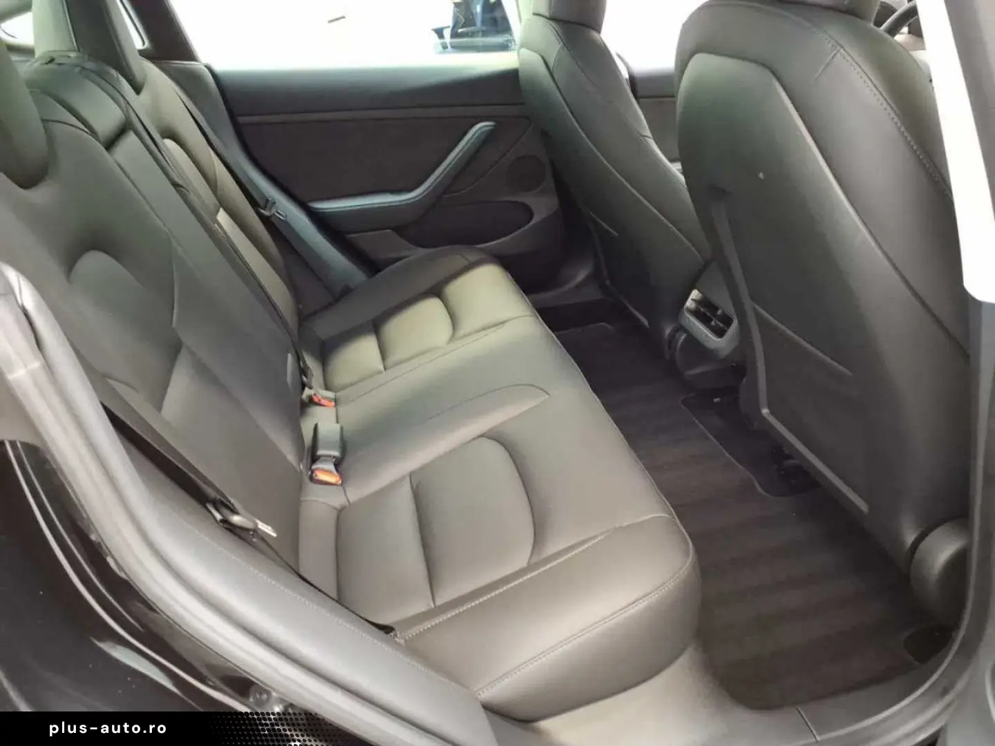 TESLA Model 3 2021 — imagine 5