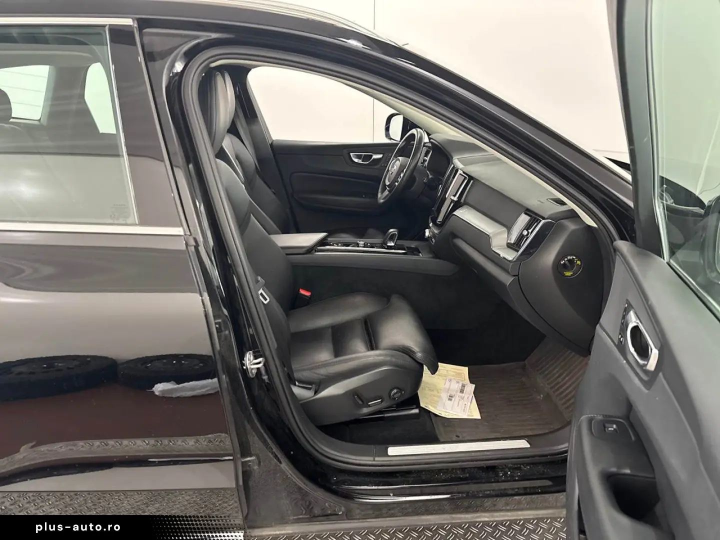 VOLVO XC60 2023 — imagine 6
