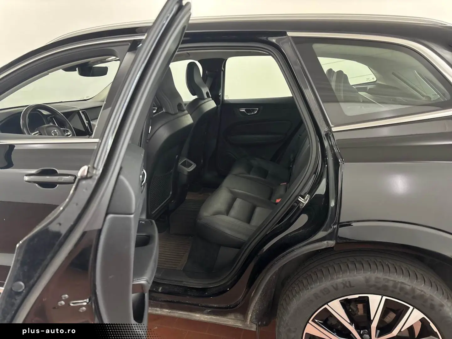 VOLVO XC60 2023 — imagine 7