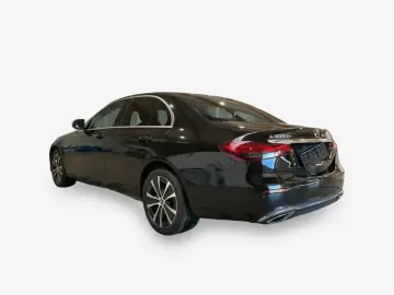 MERCEDES-BENZ E 300 de Avantgarde T-Leder Navi LED