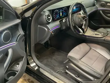 MERCEDES-BENZ E 300 de Avantgarde T-Leder Navi LED