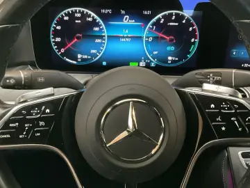 MERCEDES-BENZ E 300 de Avantgarde T-Leder Navi LED